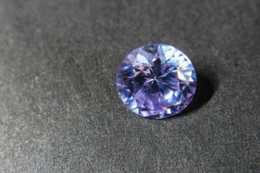 Doğal mor Safir değerli taş