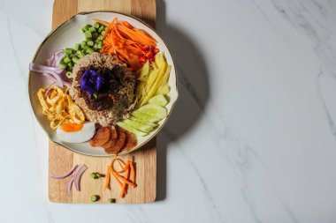 Tay gıda, karides hamur ile karışık pirinç