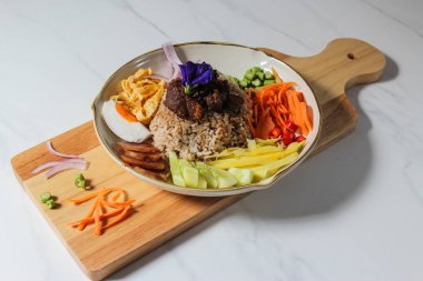 Tay gıda, karides hamur ile karışık pirinç