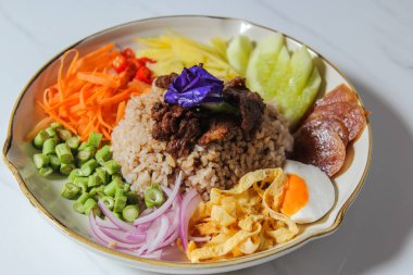 Tay gıda, karides hamur ile karışık pirinç