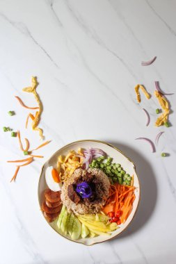 Tay gıda, karides hamur ile karışık pirinç