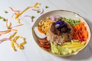 Tay gıda, karides hamur ile karışık pirinç