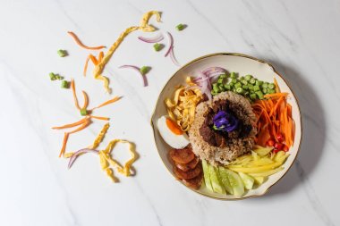 Tay gıda, karides hamur ile karışık pirinç