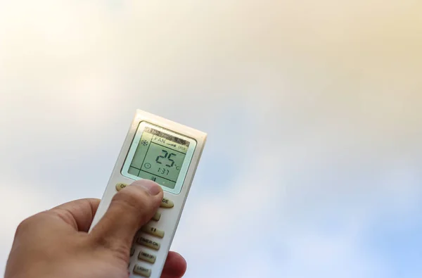 Mão Com Controle Condicionado Controla Tempo — Fotografia de Stock