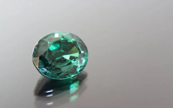 Natuurlijke Groene Saffier Edelsteen Smaragd Ovaal Kristal Jade Edelsteen — Stockfoto