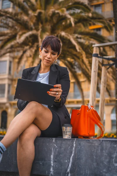 Entrepreneurial Session Eine Junge Geschäftsfrau Der Pause Von Der Arbeit — Stockfoto