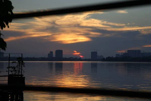 Zachód Słońca Nad Rzeką Hanoi — Zdjęcie stockowe