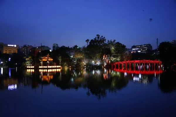 Hanoi Vietnam Agosto 2017 Hermoso Puente Del Lago Rojo Ciudad —  Fotos de Stock