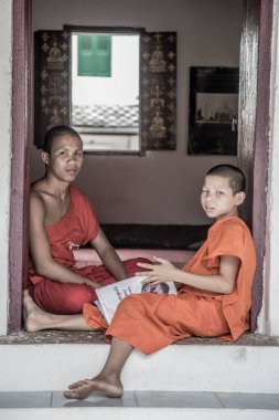  Luang Prabang, Laos - Ağustos 2018: Budist keşişler