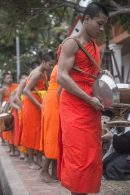  Luang Prabang, Laos - Ağustos 2018: Budist keşişler