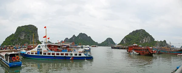 Bai Long Bay Vietnam Srpen 2017 Rybářské Lodě Zálivu — Stock fotografie