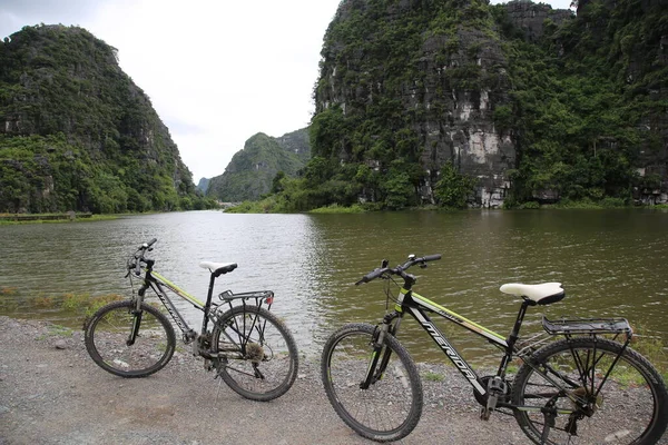 Jízdní Kola Podél Kanálu Ninh Binh — Stock fotografie