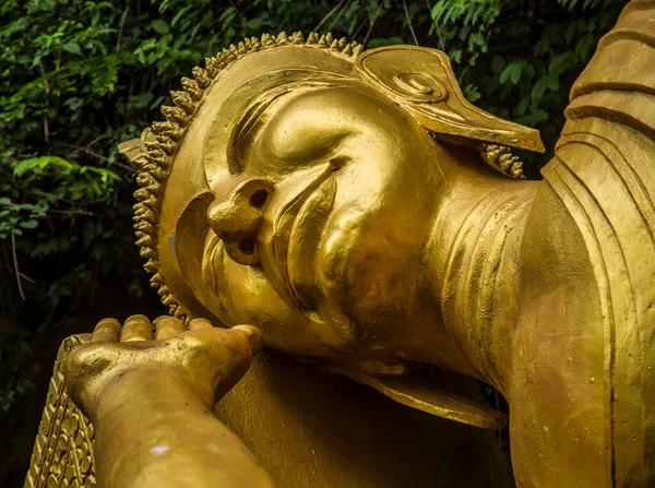 Luang Prabang Laos Augusti 2017 Detalj Skulpturen Buddha Liggande Berget — Stockfoto