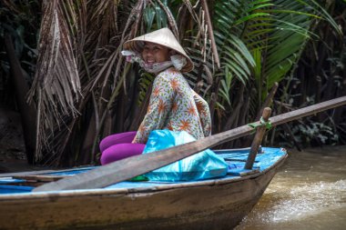 Can Tho, Vietnam - Ağustos 2017: Mekong Deltası 'ndaki kadın