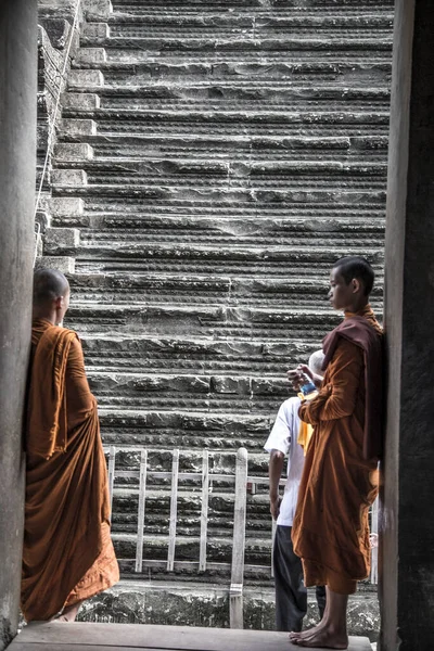 Angkor Wat Siem Reap Srpen 2018 Buddhističtí Mniši Chrámu Angkor — Stock fotografie