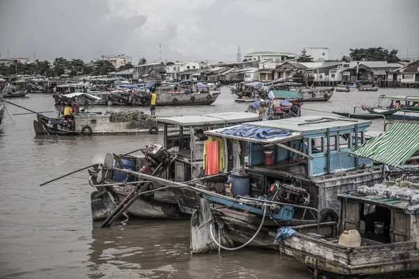 Kalastusveneet Laiturilla Delta Del Mekong Vietnam — kuvapankkivalokuva