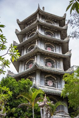 Da Nang, Vietnam - Ağustos 2017 Marbel Dağları 'nın güzel pagoda kulesi