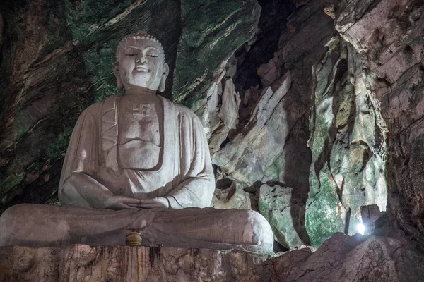 Nang Єтнам Серпень 2017 Скульптура Коричневого Будди Всередині Мармурових Гір — стокове фото
