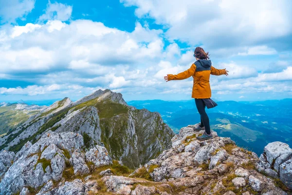 Mount Aizkorri 1523 Metriä Korkein Guipzcoa Baskimaa Nouskaa San Adrinin — kuvapankkivalokuva