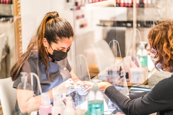 Manicure Pedicure Salon Koronawirus Covid Odległość Społeczna Ponowne Otwarcie Powodu — Zdjęcie stockowe