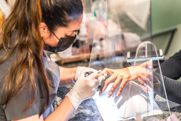 Salón Manicura Pedicura Coronavirus Covid Distancia Social Reapertura Debido Pandemia —  Fotos de Stock