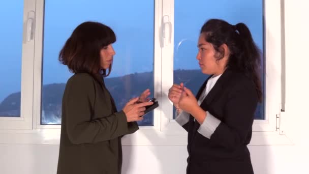 Modern Ofiste Genç Girişimcilerin Oturumları Var Genç Bir Latin Kafkas — Stok video