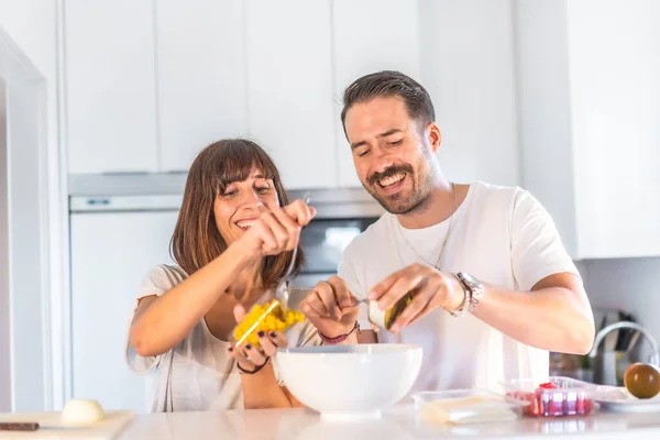 Caucasian Couple Cooking Together Home Cooking Confinement Cooking Family Coronavirus — Stock Photo, Image