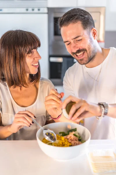 Caucasian Couple Cooking Together Home Cooking Confinement Cooking Family Coronavirus — Stock Photo, Image