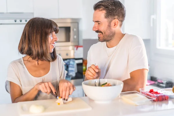 Caucasian Couple Cooking Together Home Cooking Confinement Cooking Family Coronavirus — Stock Photo, Image