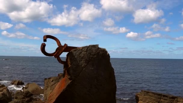 Mar Escultura Peine Del Viento Ciudad San Sebastin Gipuzkoa País — Vídeos de Stock