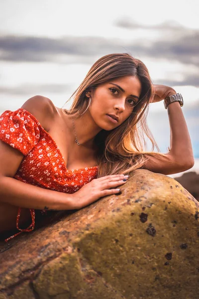 Young Brunette Caucasian Woman Red Dress Beach Itzurrun Town Zumaia — Stock Photo, Image