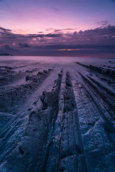 Ηλιοβασίλεμα Στην Παραλία Sakoneta Και Όμορφο Flysch Της Στην Πόλη — Φωτογραφία Αρχείου