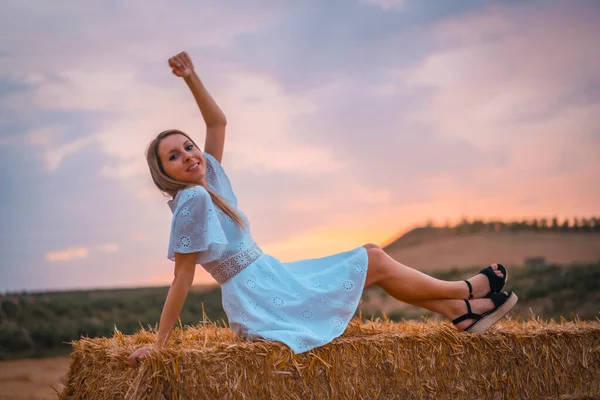 Young Blonde Caucasian Woman White Dress Field Dry Straw Atop — Stock Photo, Image
