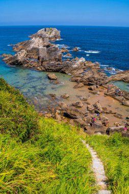 Malla Arriako Kala Orio yakınlarındaki Zarautz kasabasında güzel bir gizli koy. Gipuzkoa 'da yaz mevsiminde ziyaret edilecek bir koy. Bask Ülkesi