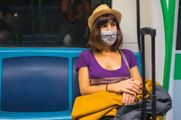 Koronavirüs Salgınında Metroyla Seyahat Güvenli Seyahat Sosyal Mesafe Yeni Bir — Stok fotoğraf