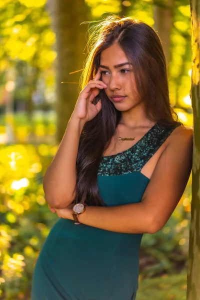 Young Brunette Latina Long Straight Hair Leaning Tree Green Dress — Stock Photo, Image