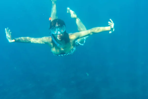 Touristenmädchen Tauchen Sommer Auf Dem Meeresboden Von Charco Verde Auf — Stockfoto