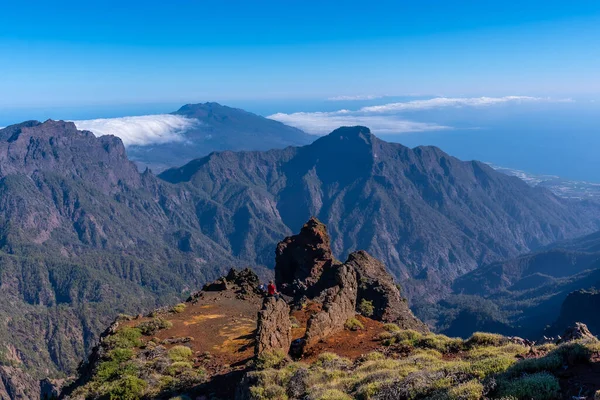Bir yaz öğleden sonra, La Palma, Kanarya Adaları 'nda Roque de los Muchachos yakınlarındaki Caldera de Taburiente' de göz kamaştırıcı manzaralar. İspanya
