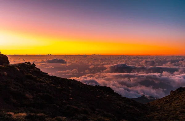 Puesta Sol Desde Caldera Taburiente Con Hermoso Mar Nubes Debajo — Foto de Stock