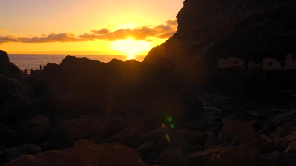 夏季日落在加那利群岛拉帕尔马西北海岸的坎德拉利亚港 西班牙 — 图库视频影像