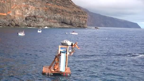 Jeune Homme Sautant Plongeoir Crique Puerto Puntagorda Île Palma Îles — Video