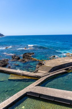 La Palma, Kanarya Adaları 'nın kuzeydoğu kıyısındaki La Fajana' nın güzel doğal havuzları. İspanya