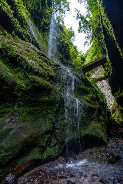 Wasserfall Mit Wenig Wasser Sommer Der Schlucht Des Naturparks Los — Stockfoto