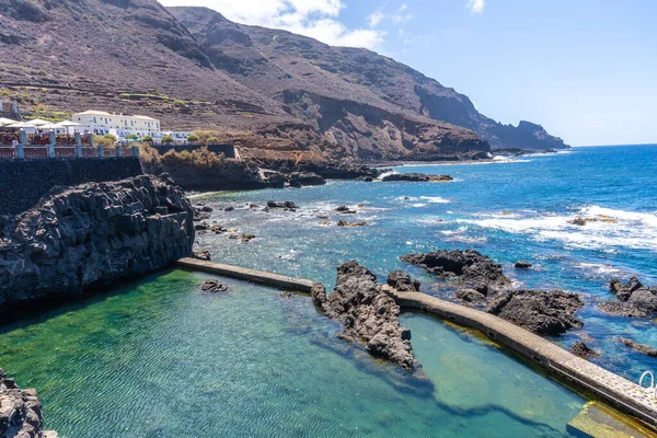 La Palma, Kanarya Adaları 'nın kuzeydoğu kıyısındaki La Fajana' nın güzel doğal havuzları. İspanya