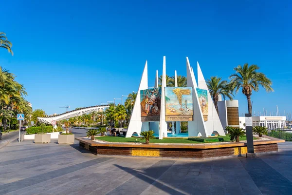 Escultura Favor Los Marineros Localidad Turística Torrevieja Alicante Comunidad Valenciana —  Fotos de Stock