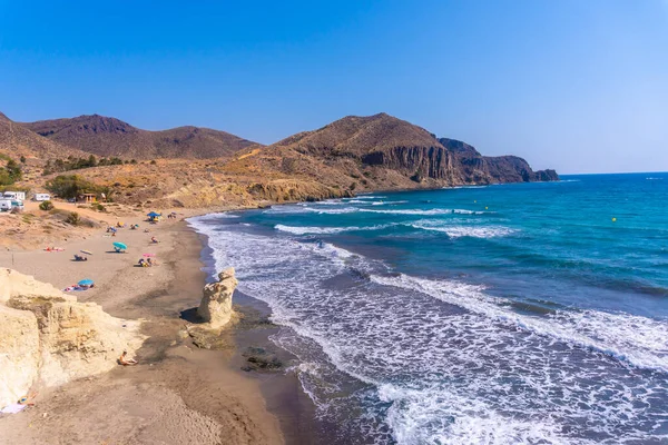 La Isleta del Moro sahilindeki güzel plaj Cabo de Gata doğal parkı, Nijar, Endülüs 'te. İspanya, Akdeniz