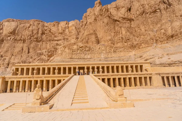 Υπέροχη Είσοδος Στο Νεκροταφείο Ναός Του Χατσεπσούτ Στο Λούξορ Αίγυπτος — Φωτογραφία Αρχείου