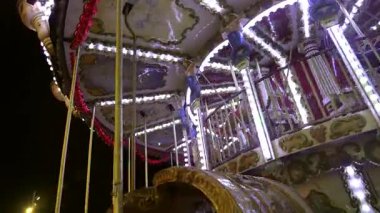 Bayonne, Fransa 'da renkli atlıkarınca dönüşleri tatil sezonu için şenlikli bir atmosfer yaratıyor.