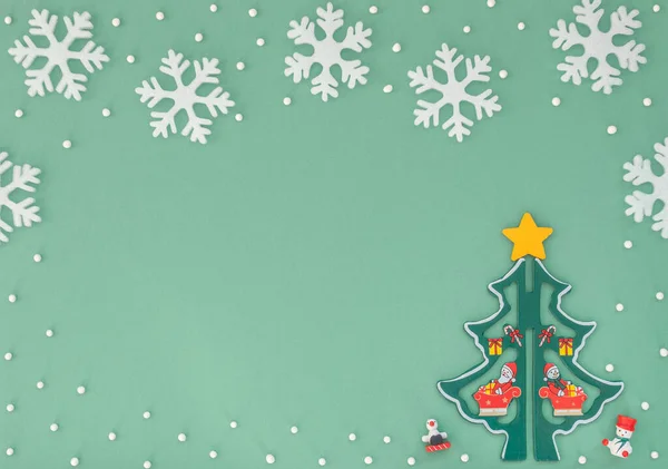 Різдвяний Фон Дерев Яною Ялинкою Білими Сніжинками Новорічна Листівка Стиль — стокове фото