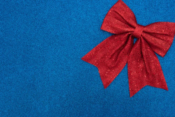 Navidad Vacaciones Fondo Azul Con Lazo Rojo Tarjeta Felicitación Año — Foto de Stock